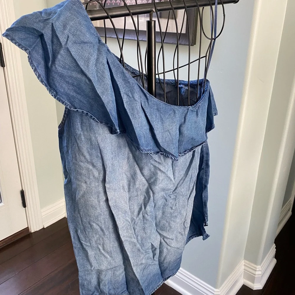 Anthropologie Cloth & Stone Chambray Ruffle One Shoulder Top L - Picture 2 of 4